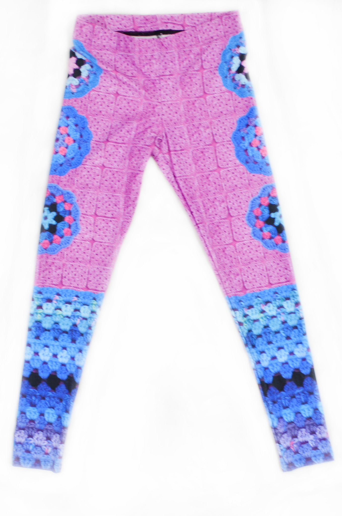 Snapdragon Brand Clothing Granny Square Crochet Print pink and turquoise leggings in style Mermaid Queen features a 1960s vintage boho feel and an ocean of colors. Made of comfortable spandex.