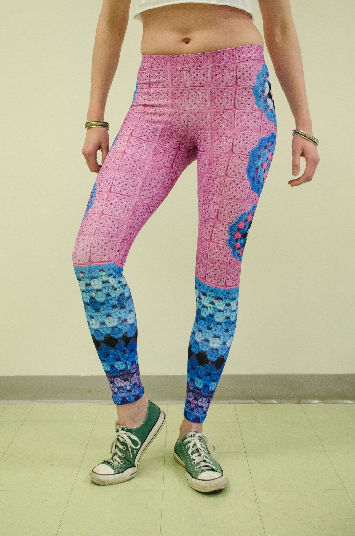 Snapdragon Brand Clothing Granny Square Crochet Print pink and turquoise leggings in style Mermaid Queen features a 1960s vintage boho feel and an ocean of colors. Made of comfortable spandex.