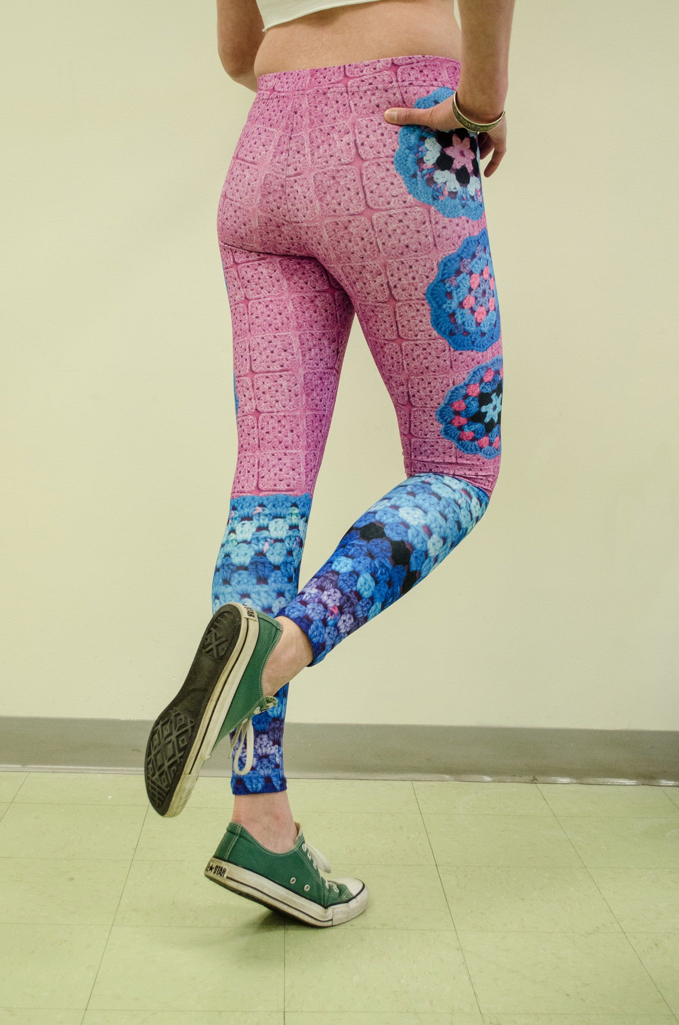 Snapdragon Brand Clothing Granny Square Crochet Print pink and turquoise leggings in style Mermaid Queen features a 1960s vintage boho feel and an ocean of colors. Made of comfortable spandex.