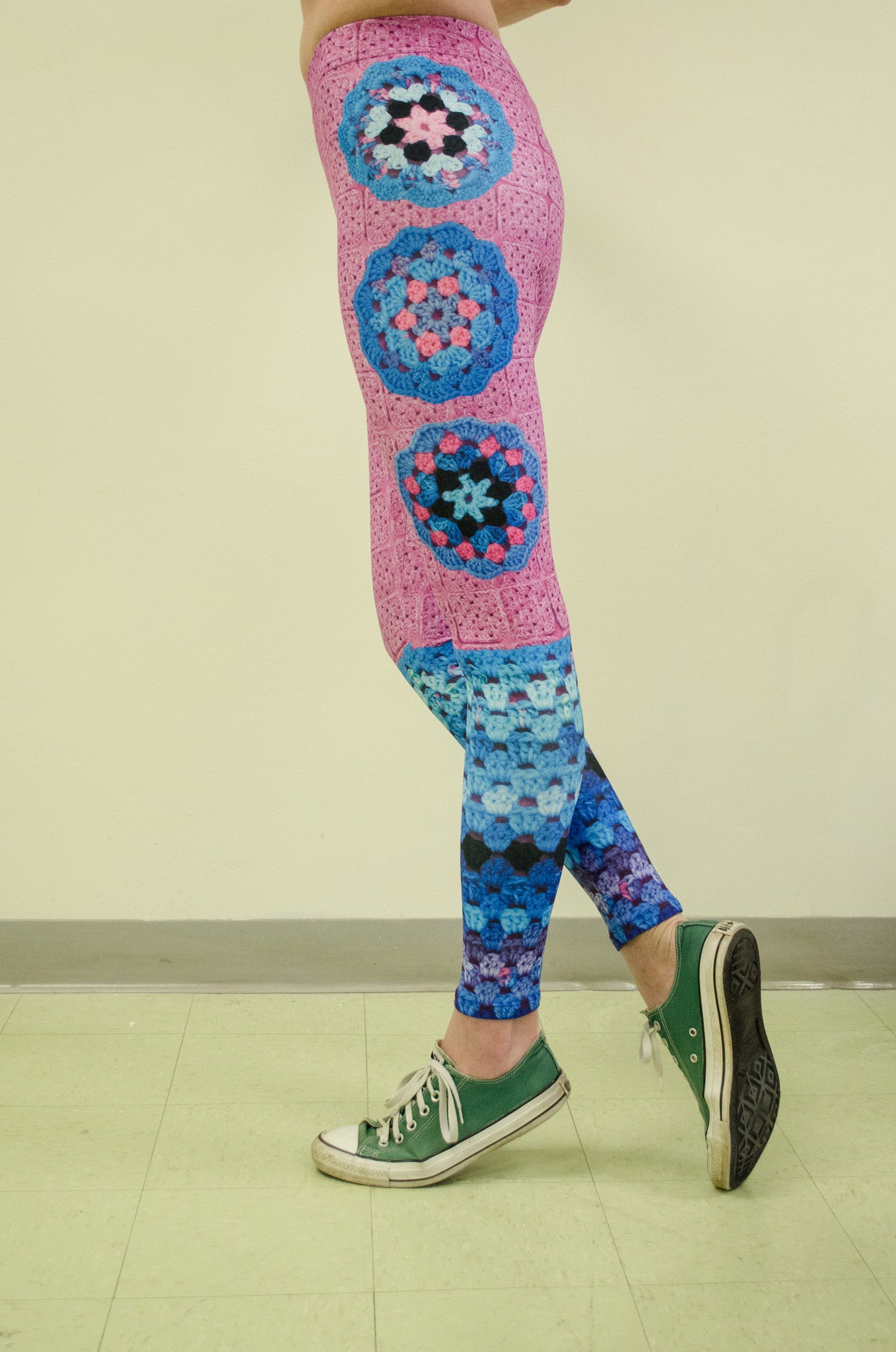 Snapdragon Brand Clothing Granny Square Crochet Print pink and turquoise leggings in style Mermaid Queen features a 1960s vintage boho feel and an ocean of colors. Made of comfortable spandex.