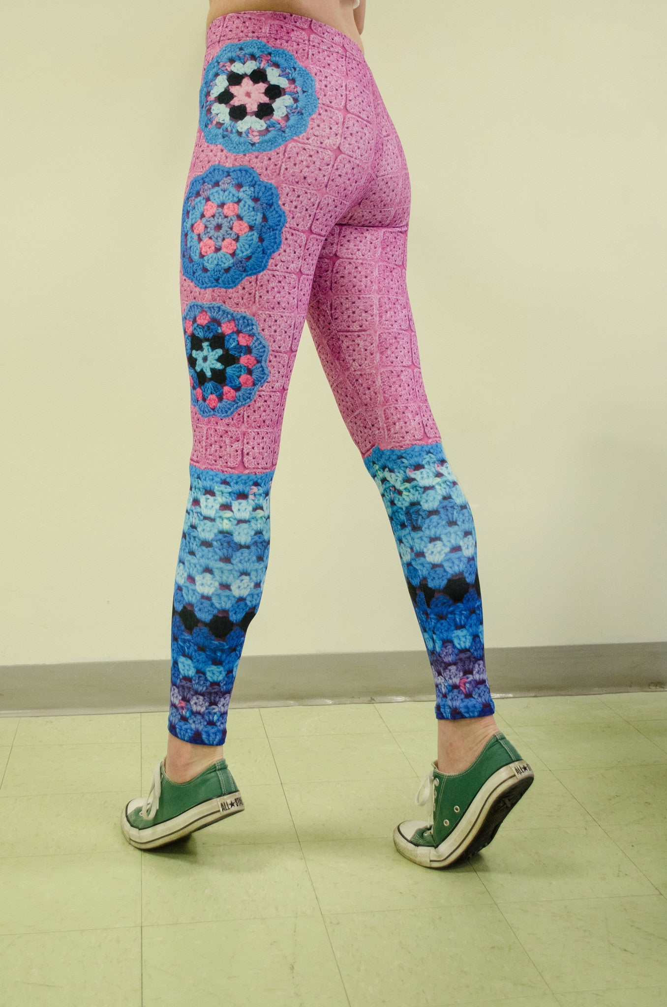 Snapdragon Brand Clothing Granny Square Crochet Print pink and turquoise leggings in style Mermaid Queen features a 1960s vintage boho feel and an ocean of colors. Made of comfortable spandex.